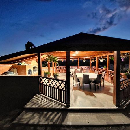 Conacul Lui Bulica Hotel Novaci-Straini Luaran gambar