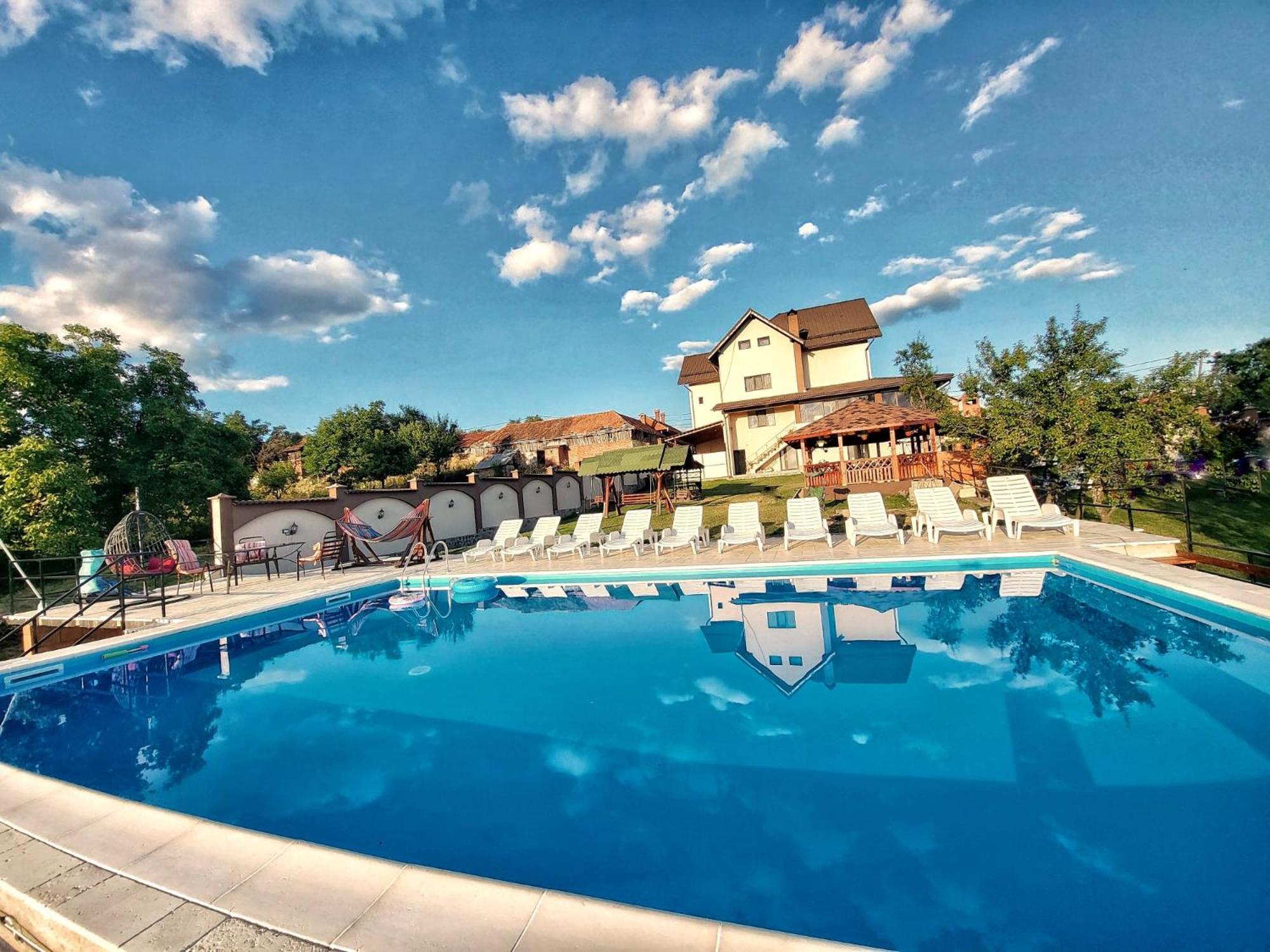 Conacul Lui Bulica Hotel Novaci-Straini Luaran gambar
