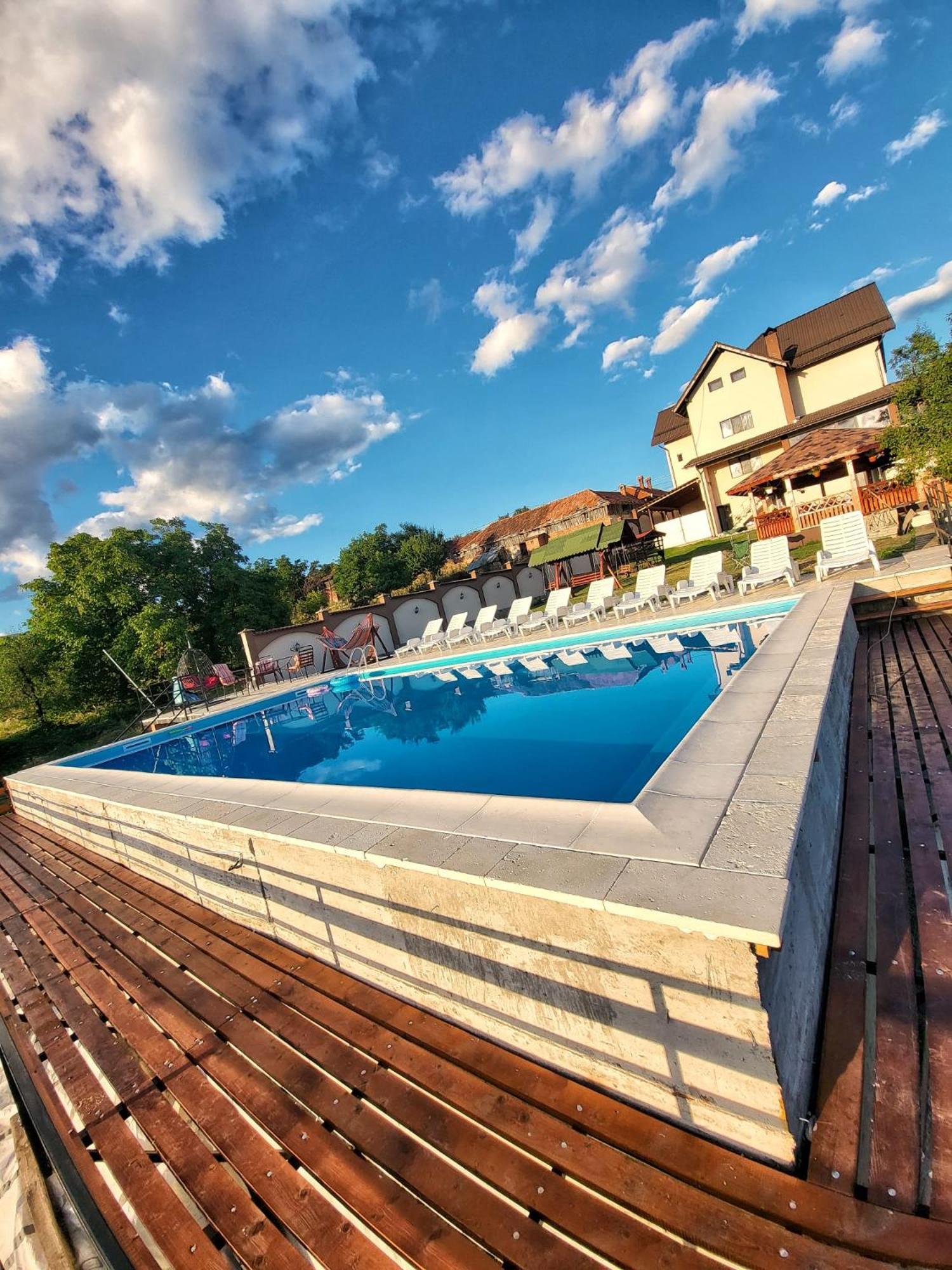 Conacul Lui Bulica Hotel Novaci-Straini Luaran gambar