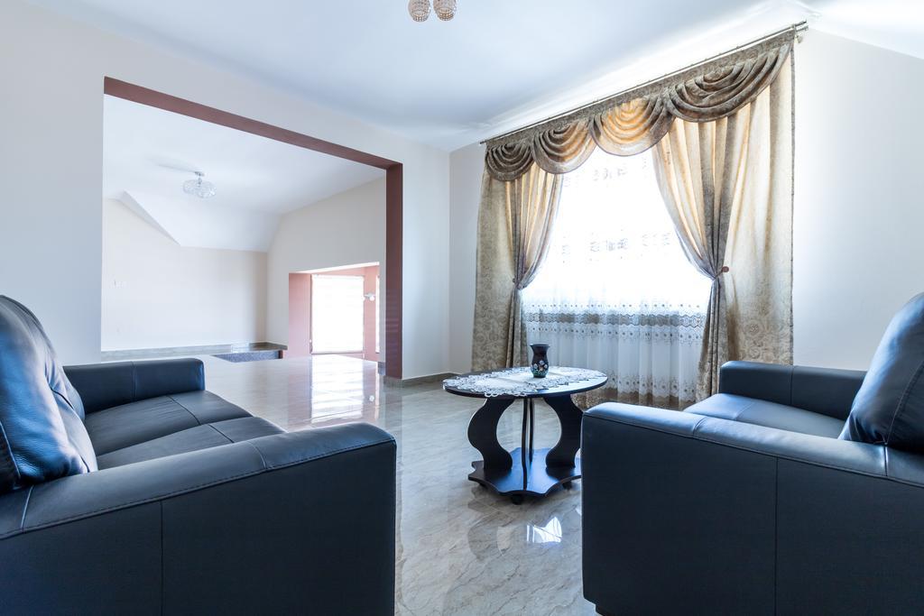 Conacul Lui Bulica Hotel Novaci-Straini Luaran gambar