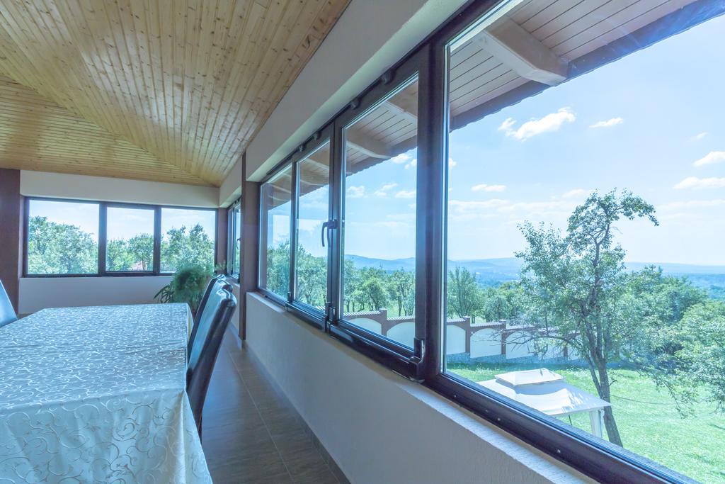 Conacul Lui Bulica Hotel Novaci-Straini Luaran gambar