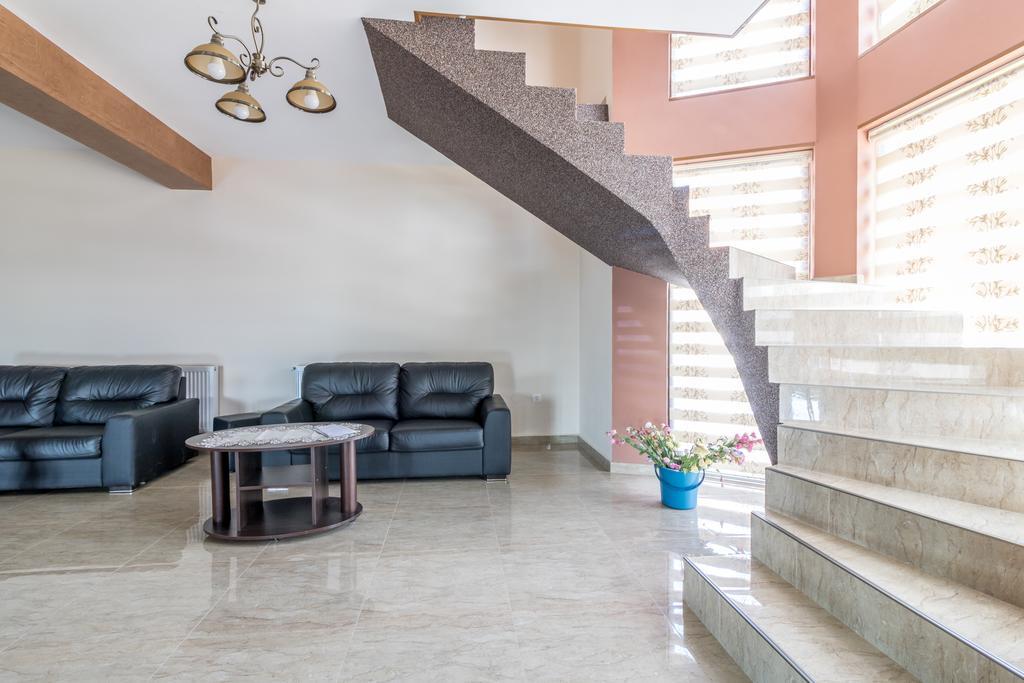 Conacul Lui Bulica Hotel Novaci-Straini Luaran gambar