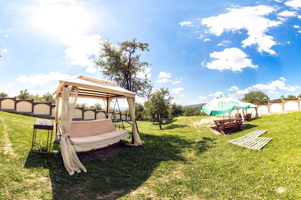Conacul Lui Bulica Hotel Novaci-Straini Luaran gambar