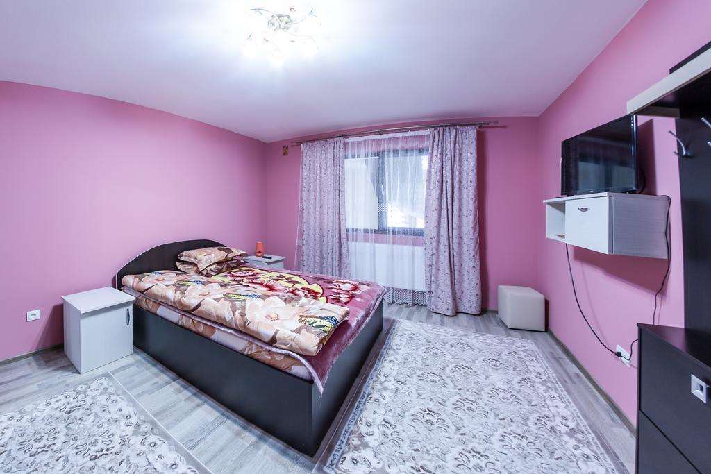 Conacul Lui Bulica Hotel Novaci-Straini Luaran gambar