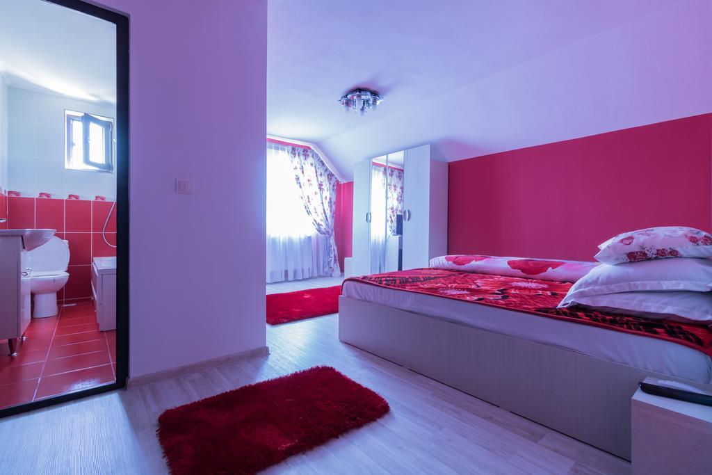 Conacul Lui Bulica Hotel Novaci-Straini Luaran gambar